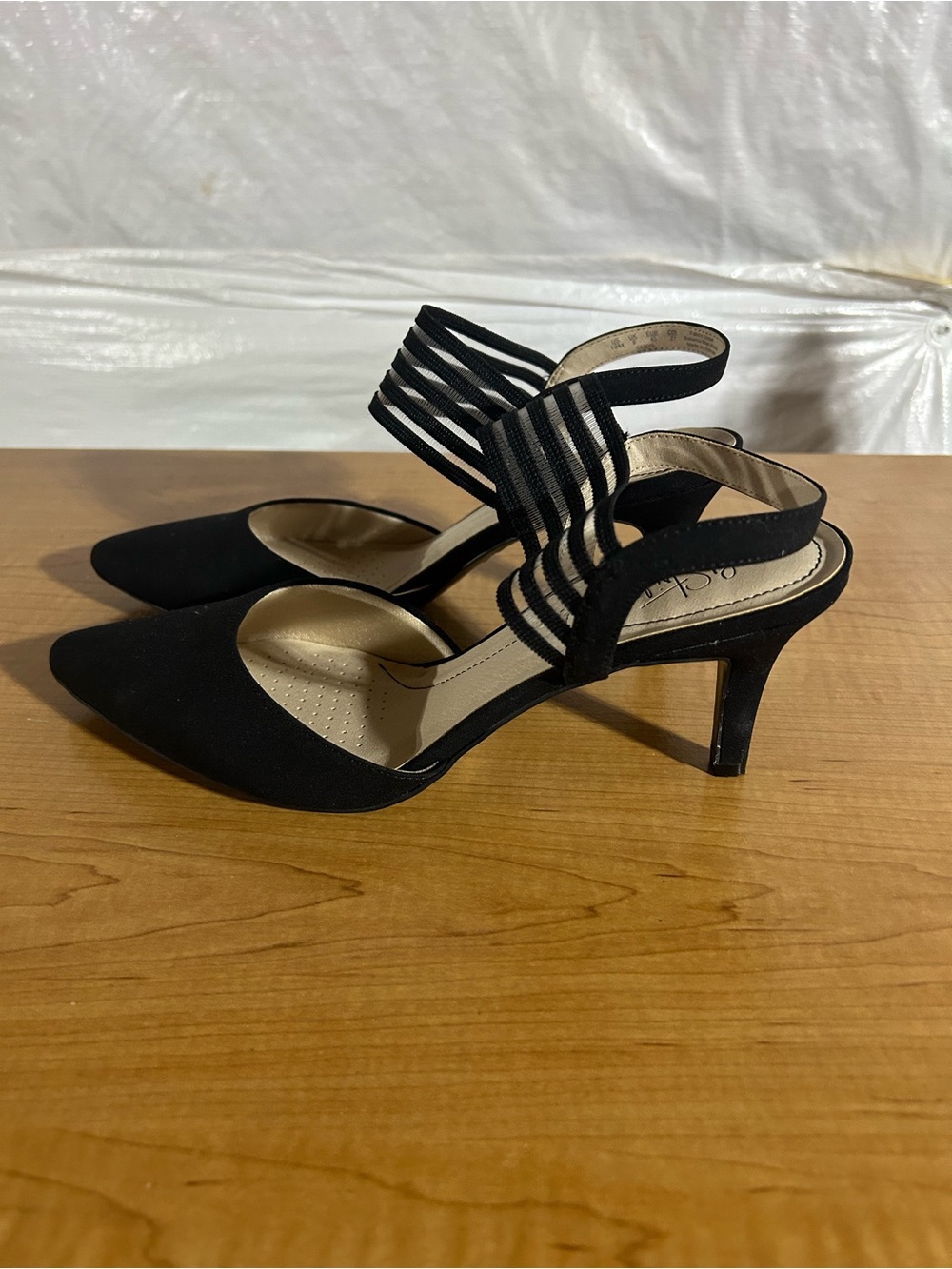Life Stride Black Strappy Pointed Toe Mid Heels - Picture 2 of 8